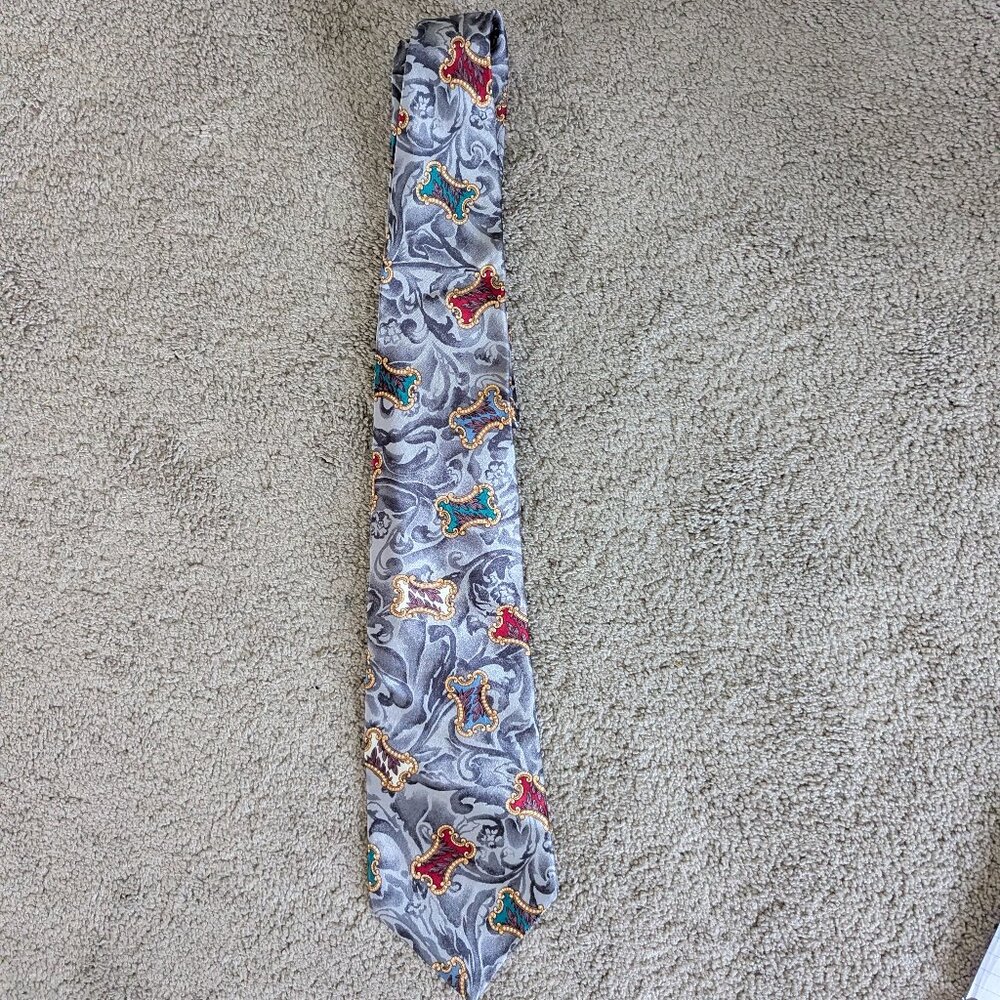 Oscar de la Renta 100% Imported Silk Gray with Gold Tie
